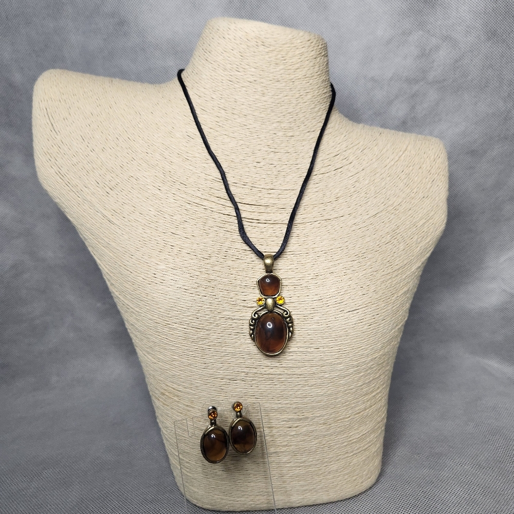 Paulus Elegant Pendant And Earring Set With Burnished Gold